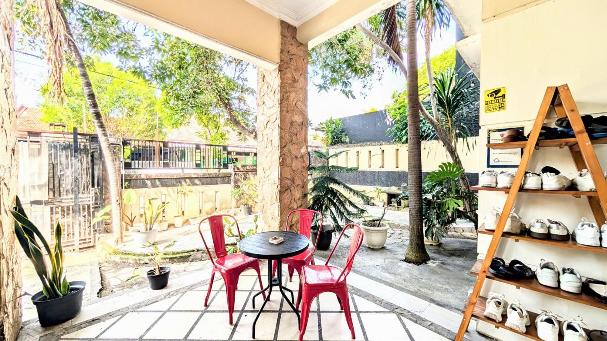 Homey Wisma tamu Surabaya