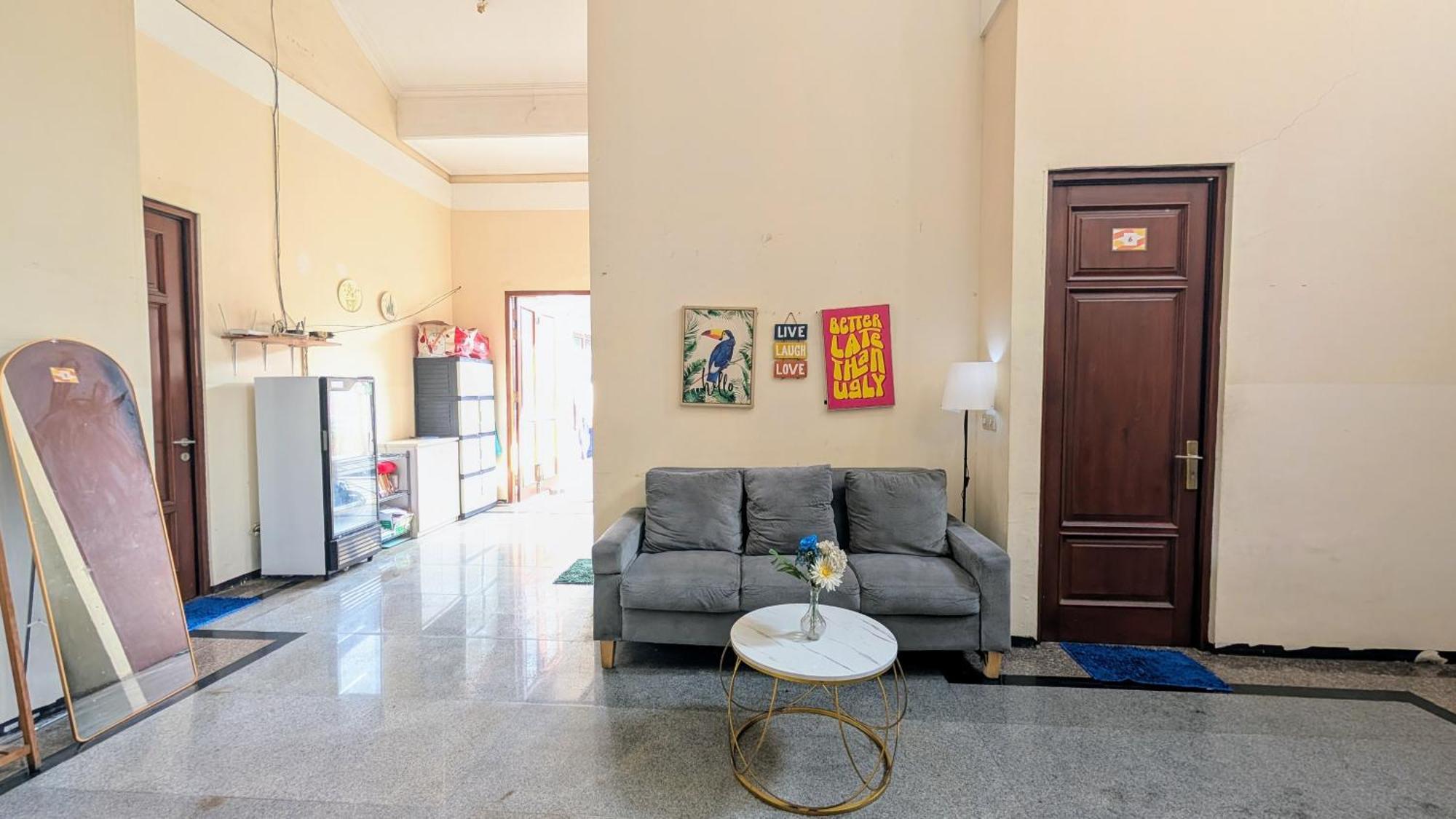 Homey Wisma tamu Surabaya